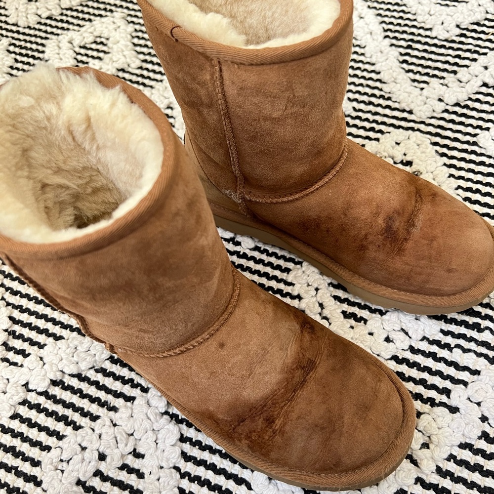 Classic Short UGG boots- big kid sz 5, women’s sz 7